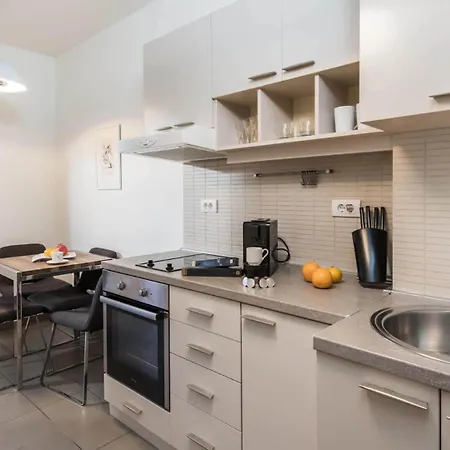 One Bedroom Sima Apartment *
